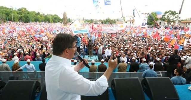 Başbakan Davutoğlu final mitingini Konya&#039;da yaptı