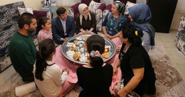 Başbakan Davutoğlu ve eşinden iftar sürprizi