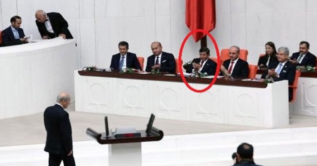 Başbakan Davutoğlu&#039;ndan Bahçeli&#039;ye büyük incelik