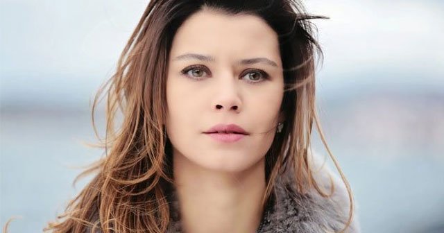 Beren Saat kadın cinayetlerine isyan etti