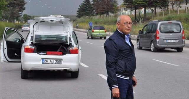 CHP&#039;li adayın arabasına çarpıp kaçtı