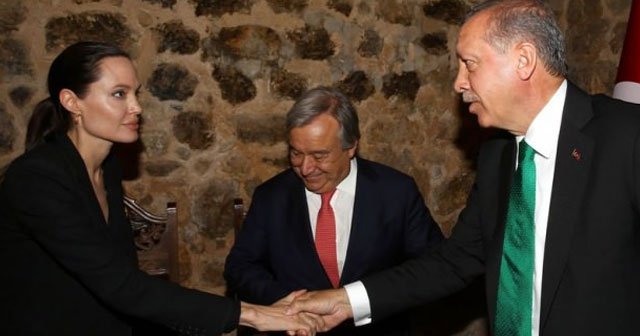 Cumhurbaşkanı Erdoğan Angelina Jolie ile Mardin&#039;de görüştü