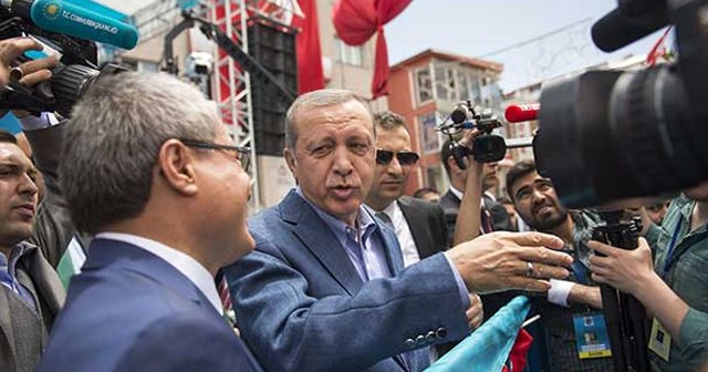 Cumhurbaşkanı Erdoğan mitingi bırakıp yanına gitti