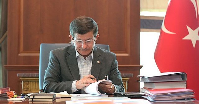 Davutoğlu kurmaylarıyla seçimi değerlendiriyor