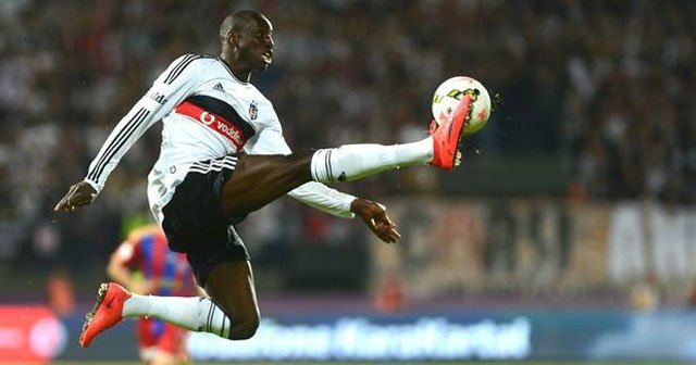 Demba Ba Shanghai Shenhua&#039;ya transfer oldu