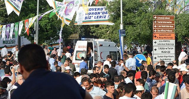 Diyarbakır&#039;daki patlamada 2 ölü 100 yaralı