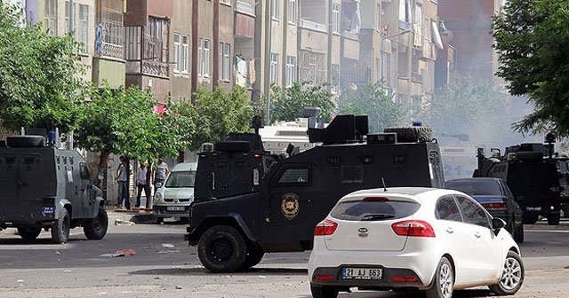 Diyarbakır&#039;daki saldırılarla ilgili gözaltı sayısı 18&#039;e çıktı