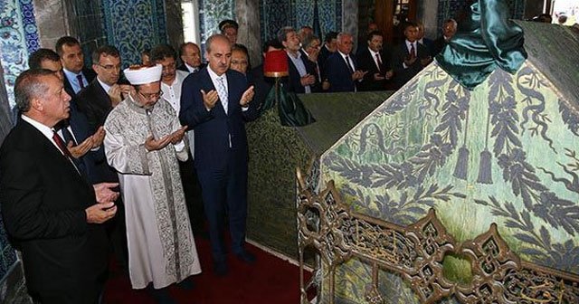 Erdoğan&#039;dan Eyüp Sultan Türbesi&#039;nde önemli açıklamalar