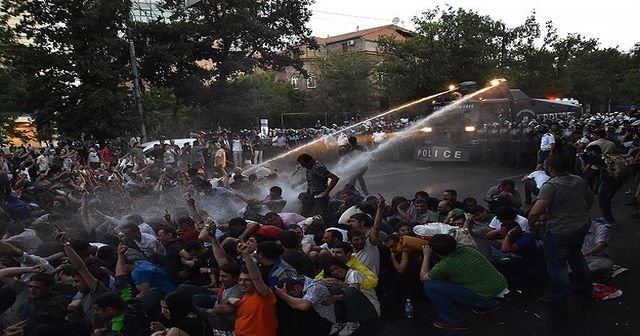 Ermenistan'da protestolar büyüyor