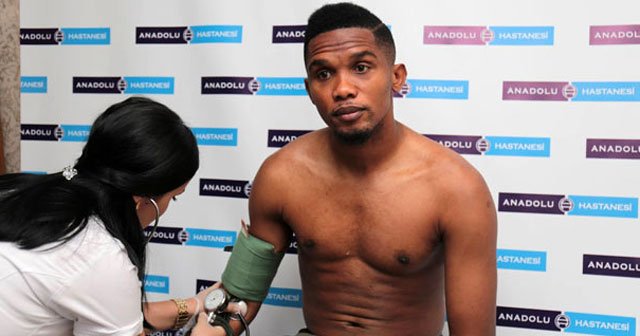 Eto'o, 10 koruma eşliğinde sağlık kontrolünden geçti