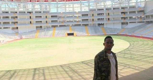 Eto'o yeni stadyumu gezdi