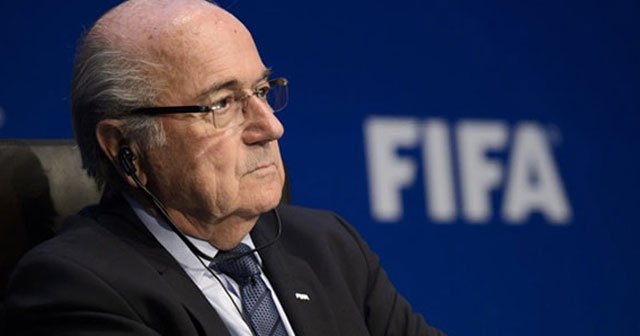 Futbol dünyasında deprem, Blatter istifa etti