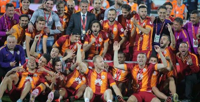 Galatasaray 6. kez sezonu çifte kupayla kapattı