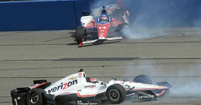 Indycar&#039;a kazalar damga vurdu