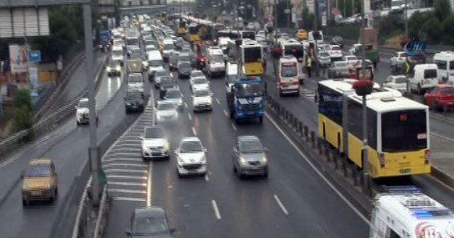 İstanbul&#039;da metrobüs kazası!