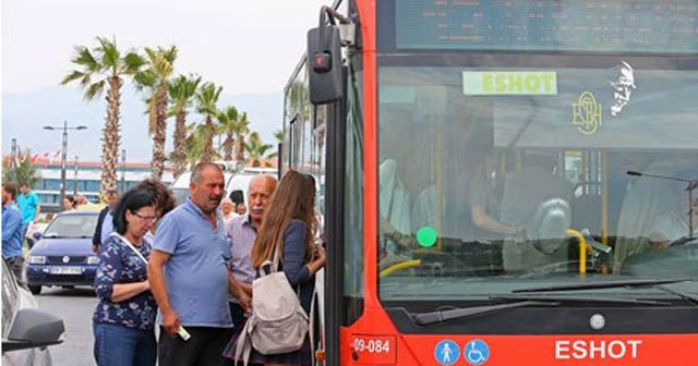 İzmir&#039;de toplu ulaşım 4 günden beri ücretsiz