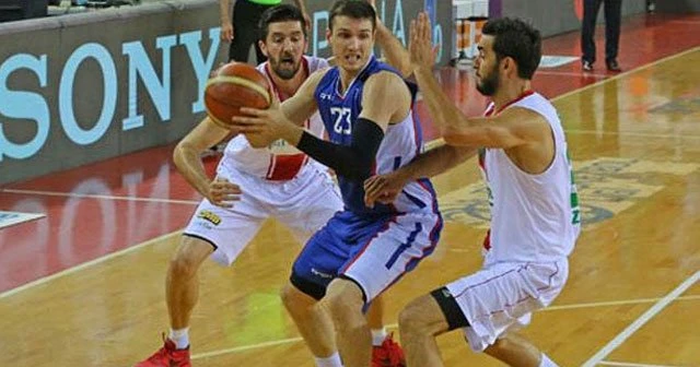 Karşıyaka Efes'i devirdi