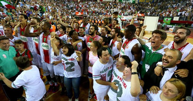 Karşıyaka Fener&#039;i yıktı