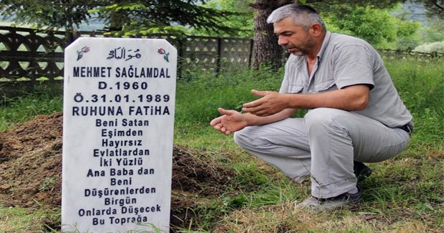 Kaybolan abisinin mezarına öyle bir şey yazdı ki