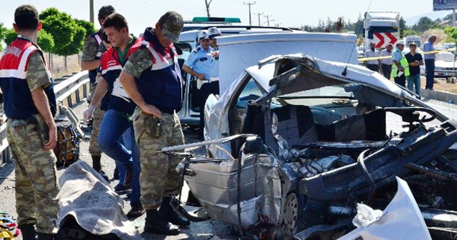 Malatya-Kayseri karayolunda iki araç çarpıştı, 2 ölü