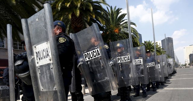 Meksika&#039;da polis konvoyuna saldırı, 6 ölü