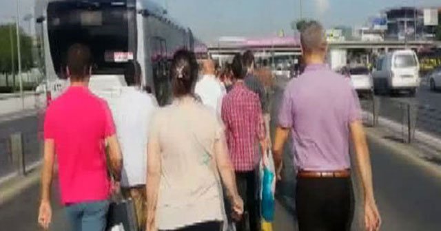 Metrobüs arıza yaptı