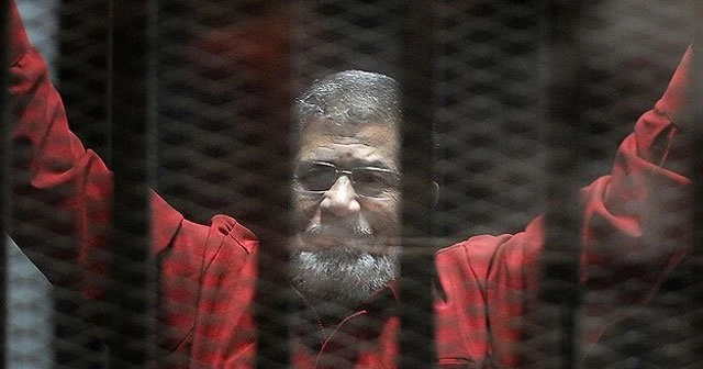Mursi'nin duruşması ertelendi
