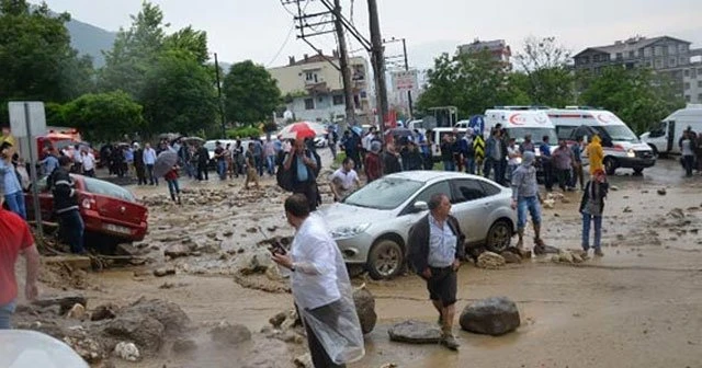 Oy kullamaya gelen 50 kişi mahsur kaldı