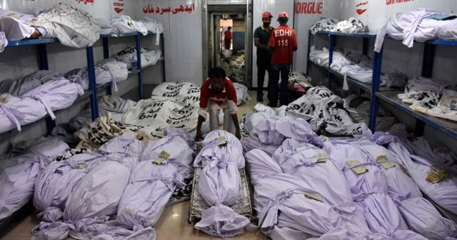 Pakistan'da ölü sayısı bini geçti