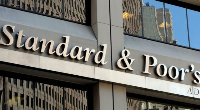 S&amp;P 6 bankanın notunu düşürdü