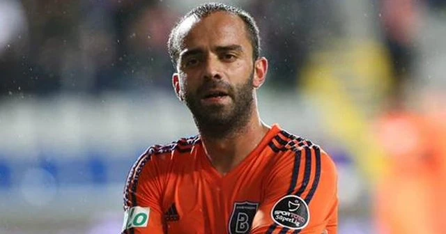 Semih Şentürk Başakşehir'de kaldı