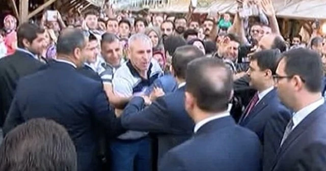 Sultanahmet'te Davutoğlu izdihamı