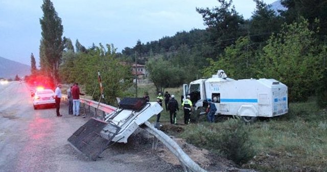 TOMA kaza yaptı, 2 polis yaralı