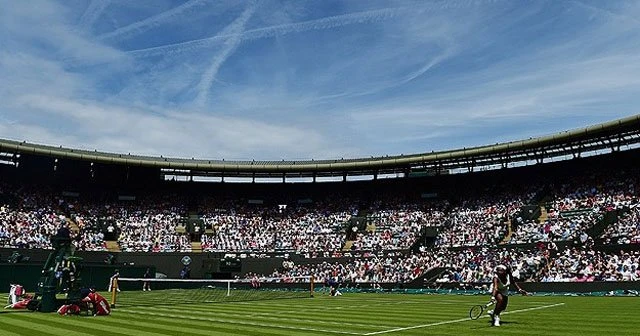 Wimbledon'da seribaşı raketler sürprize izin vermedi