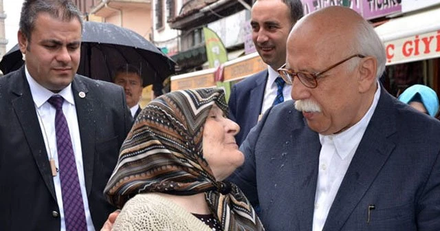Yaşlı kadından Bakan Avcı’ya ‘yardım talebi’ şakası