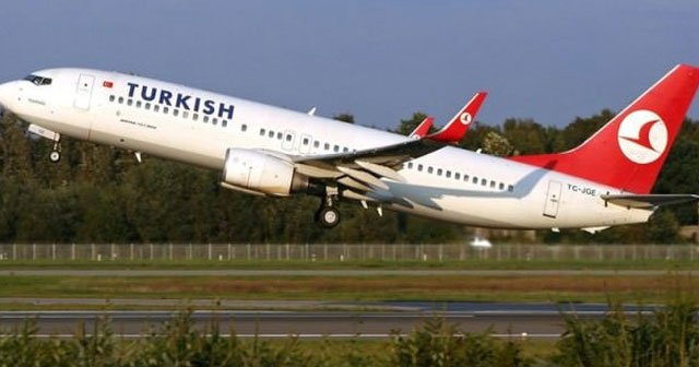 2 THY uçağı Atatürk Havalimanı&#039;na geri döndü