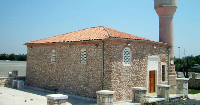 200 yıllık tarihi cami ibadete açıldı