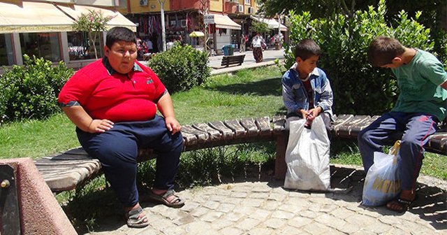 9 yaşında 91 kiloluk Muhammet&#039;in dramı yürek burkuyor