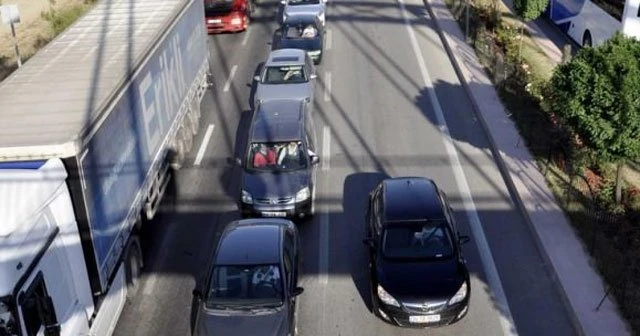 Afyonkarahisar'da 4 kilometrelik araç kuyruğu