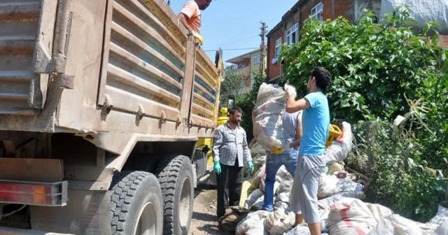Alaplı'da 'çöp ev' boşaltıldı