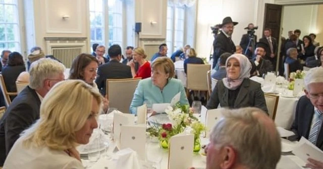 Angela Merkel iftara katıldı