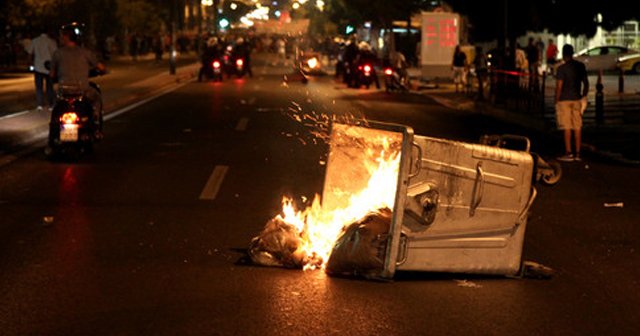 Atina&#039;da kemer sıkma politikası protesto edildi