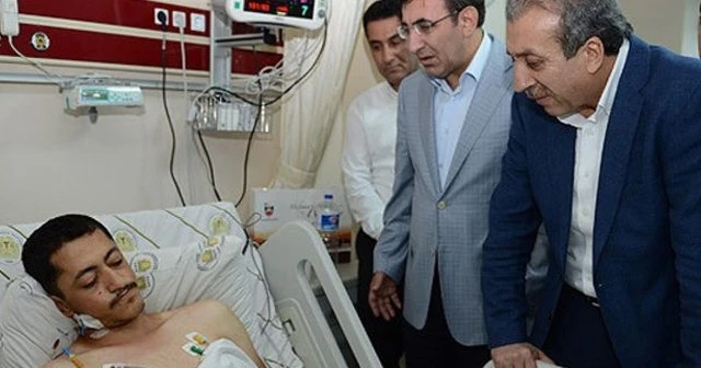 Bakan Eker ve Yılmaz Suruç'ta yaralananları ziyaret etti