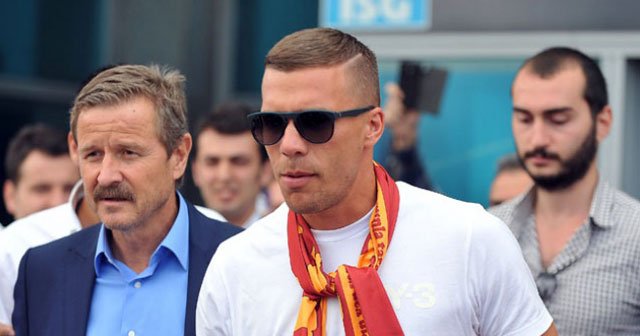 Beklenen oldu! Podolski İstanbul&#039;da geldi