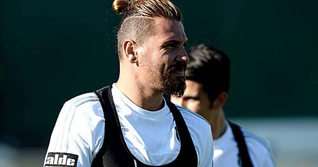 Beşiktaş&#039;ta Ersan Gülüm üzüntüsü