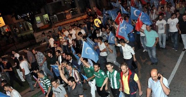 Bursaspor taraftarı Doğu Türkistan için yürüdü