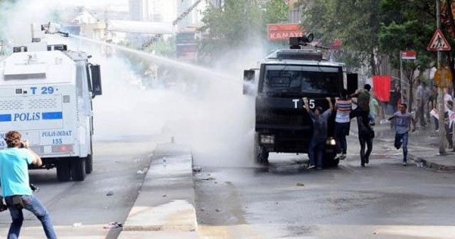 Cenazeyi bahane ederek olay çıkardılar