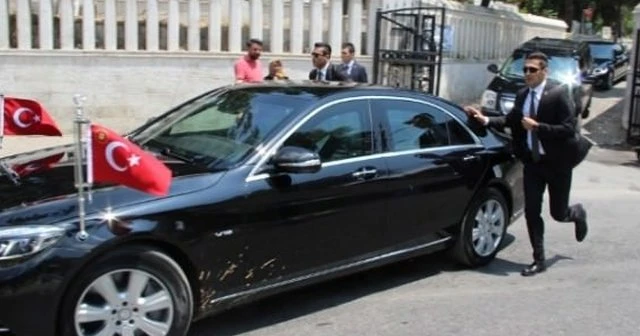 Cumhurbaşkanı Erdoğan'dan anne ve babasına kabir ziyareti