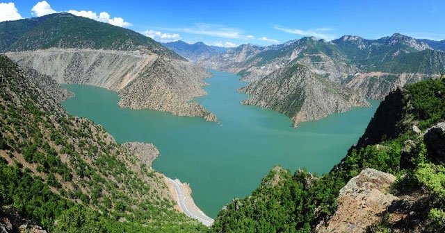 Deriner Barajı’ından elektrik üretiminde rekor