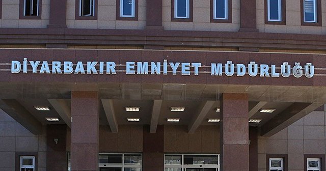 Diyarbakır Emniyet Müdürlüğü&#039;ne bombalı saldırı